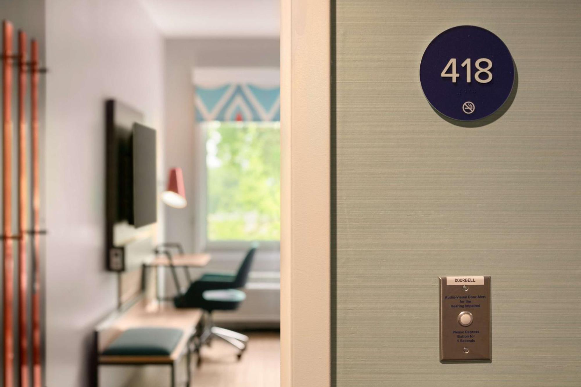 Tru By Hilton Easton Hotell Exteriör bild
