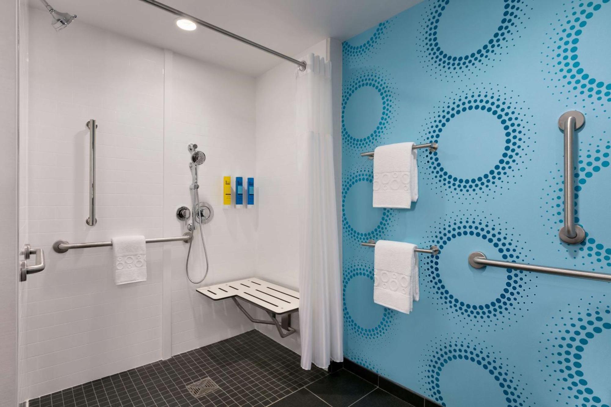 Tru By Hilton Easton Hotell Exteriör bild