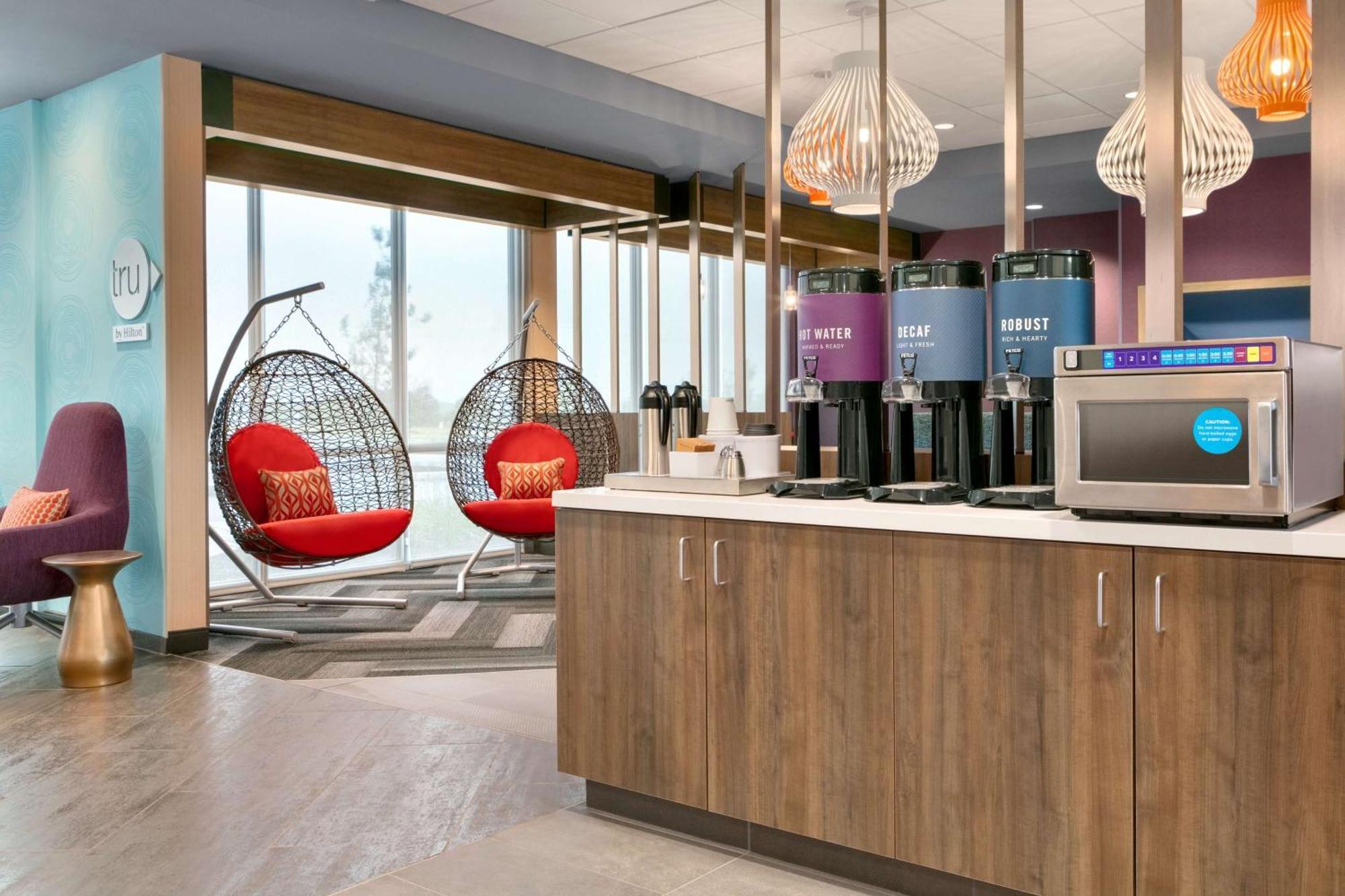 Tru By Hilton Easton Hotell Exteriör bild