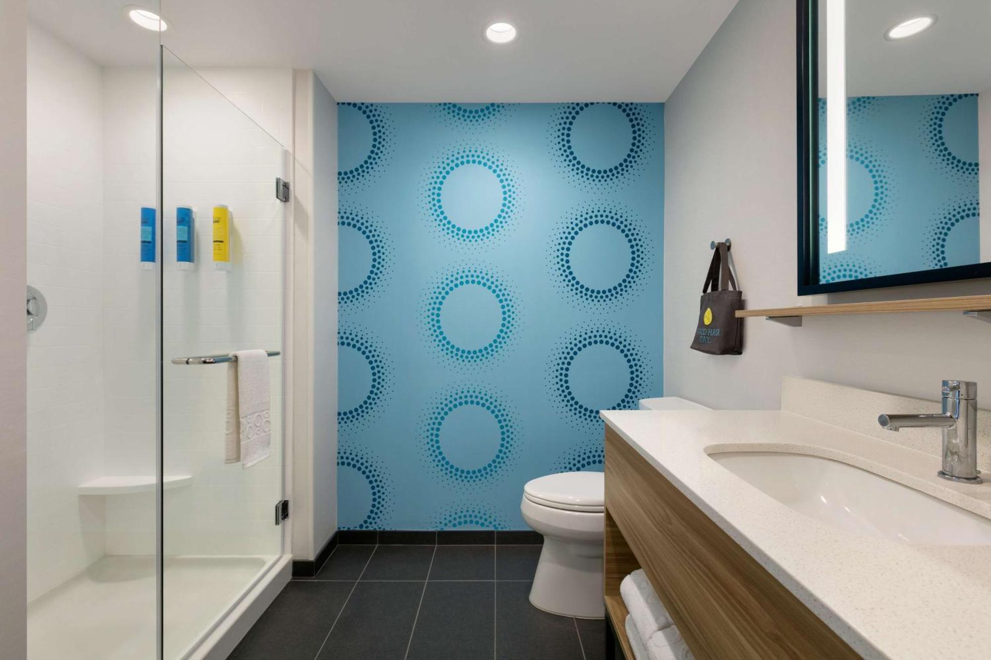 Tru By Hilton Easton Hotell Exteriör bild